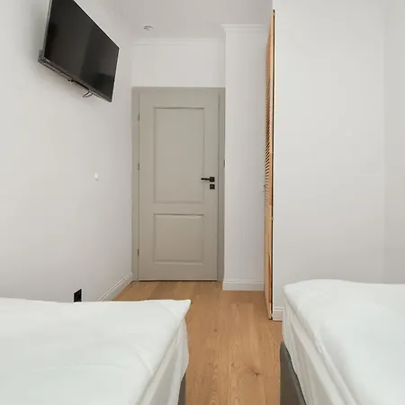 Przestronny Bialy Apartament Wrzeszcz By Renters *