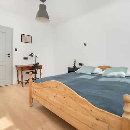 Apartment Przestronny Bialy Apartament Wrzeszcz By Renters *