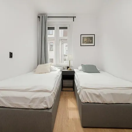 Apartment Przestronny Bialy Apartament Wrzeszcz By Renters *