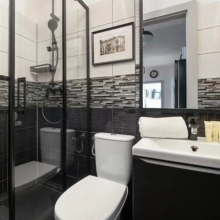 Apartment Przestronny Bialy Apartament Wrzeszcz By Renters Danzig