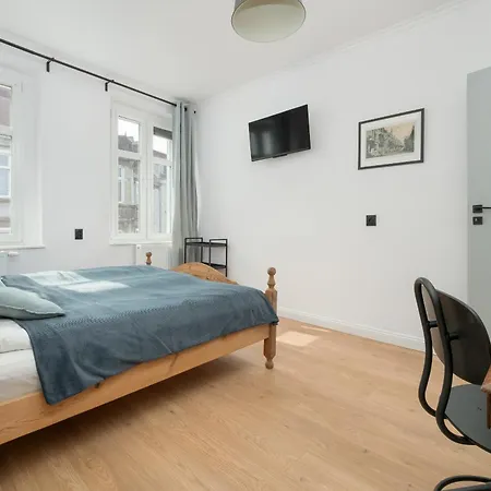 Apartment Przestronny Bialy Apartament Wrzeszcz By Renters *