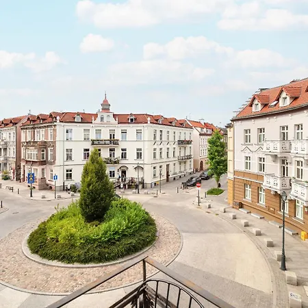 Apartment Przestronny Bialy Apartament Wrzeszcz By Renters *