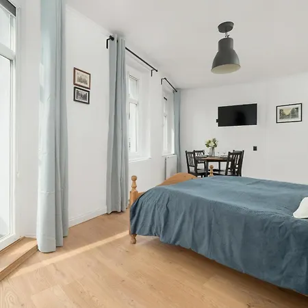 Apartment Przestronny Bialy Apartament Wrzeszcz By Renters